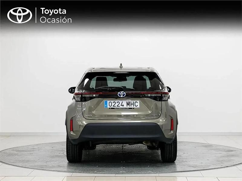 Usado Toyota Yaris Hybrid Style 116 CV (85 kW) 2023 Bronce