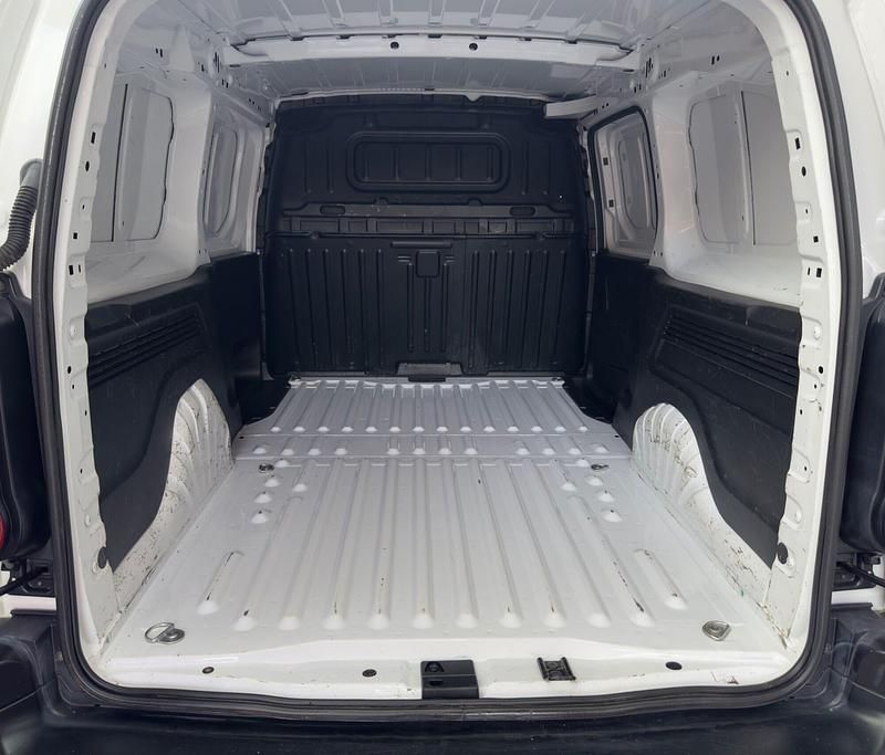 Usado Peugeot Partner S 100 CV (73 kW) 2023 Blanco Monovolumen