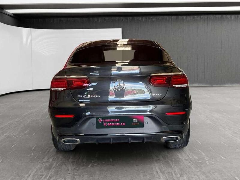 Usado Mercedes GLC300e 320 CV (235 kW) 2021 Negro Coupe