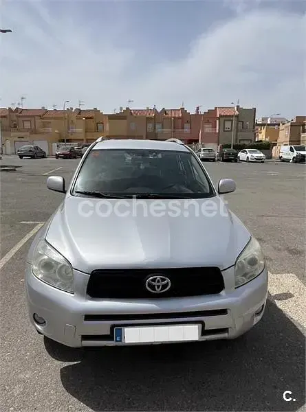 Usado Toyota RAV4 Executive 136 CV (100 kW) 2007 Gris / plata SUV