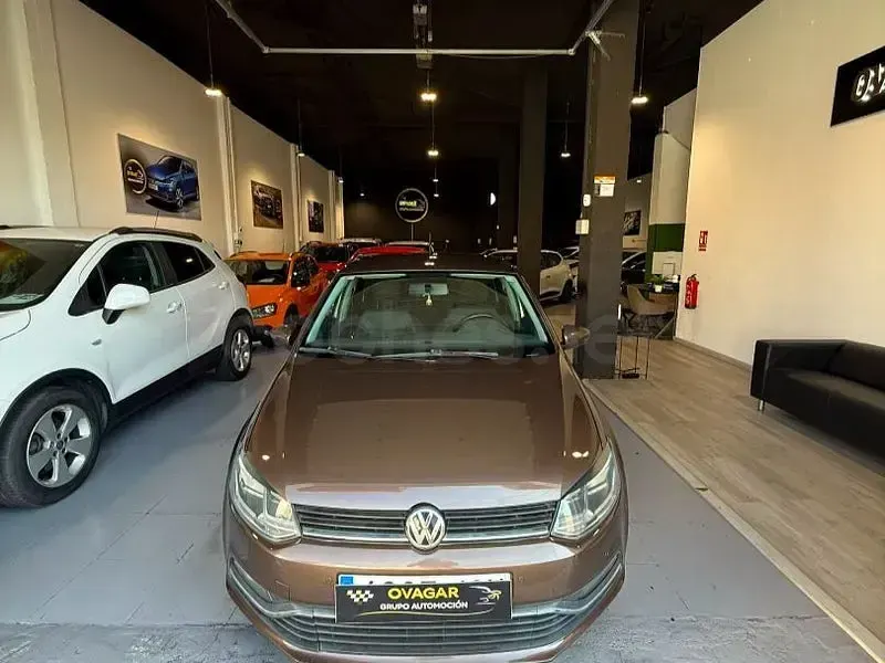 Usado VW Polo 75 CV (55 kW) 2015 Marrón Berlina