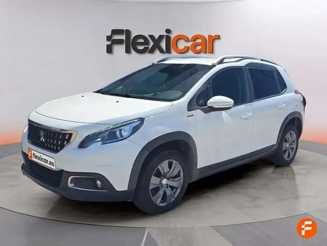 Usado Peugeot 2008 Signature Sky 131 CV (96 kW) 2019 Blanco SUV