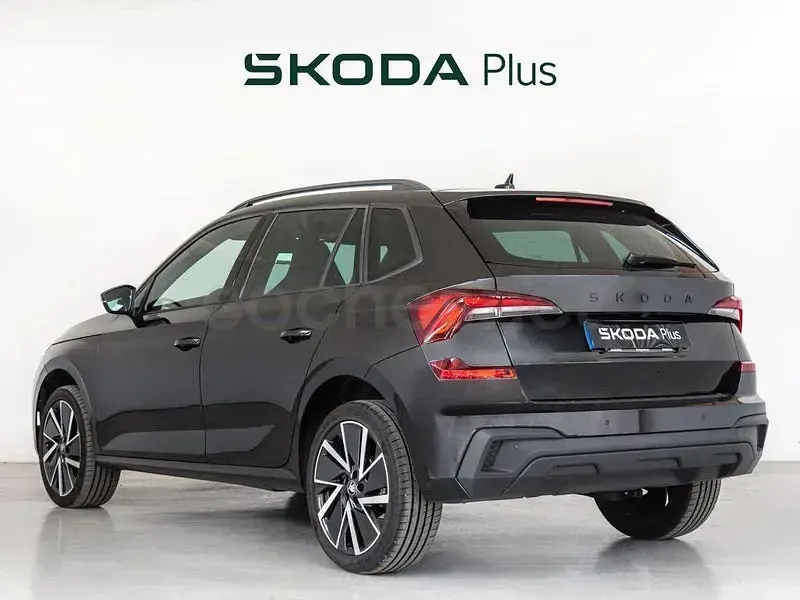 Usado Skoda Kamiq Sport 150 CV (110 kW) 2025 Negro SUV