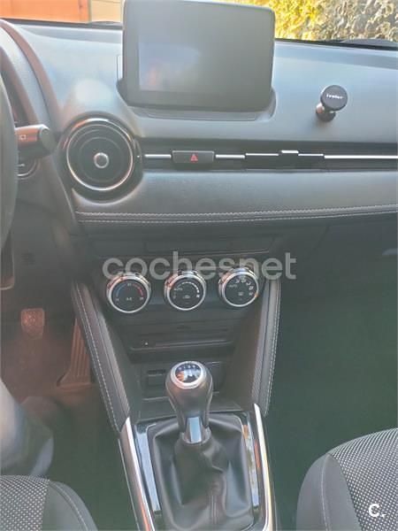 Usado Mazda 2 90 CV (66 kW) 2018 Negro Berlina