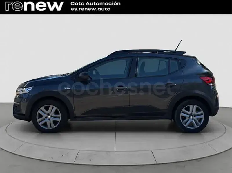 Usado Dacia Sandero Essentiel 100 CV (73 kW) 2021 Gris / plata Berlina