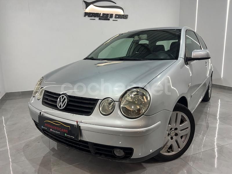 Usado VW Polo Trendline 75 CV (55 kW) 2005 Gris / plata Berlina