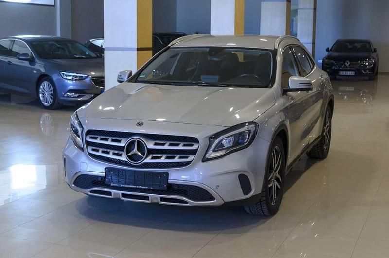 Usado Mercedes GLA200 Urban 136 CV (100 kW) 2017 Gris SUV