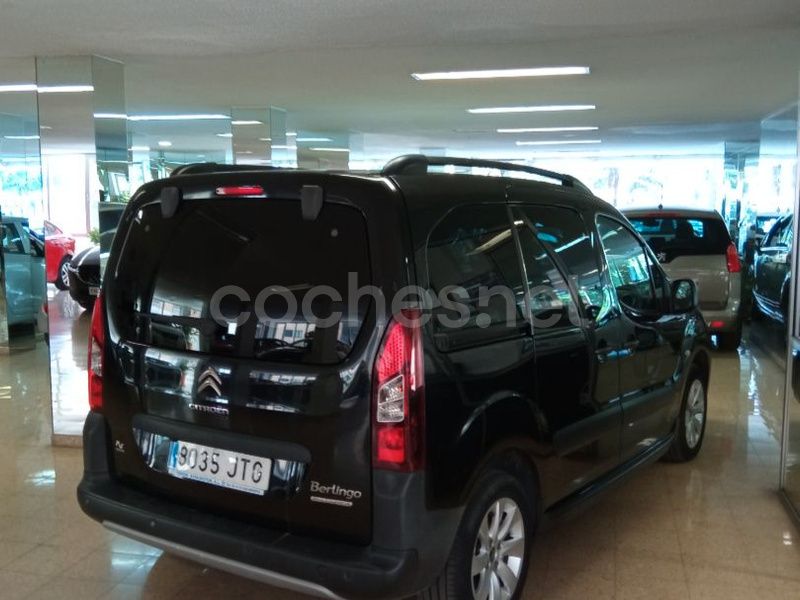 Usado Citroën Berlingo Feel 120 CV (88 kW) 2016 Negro Monovolumen