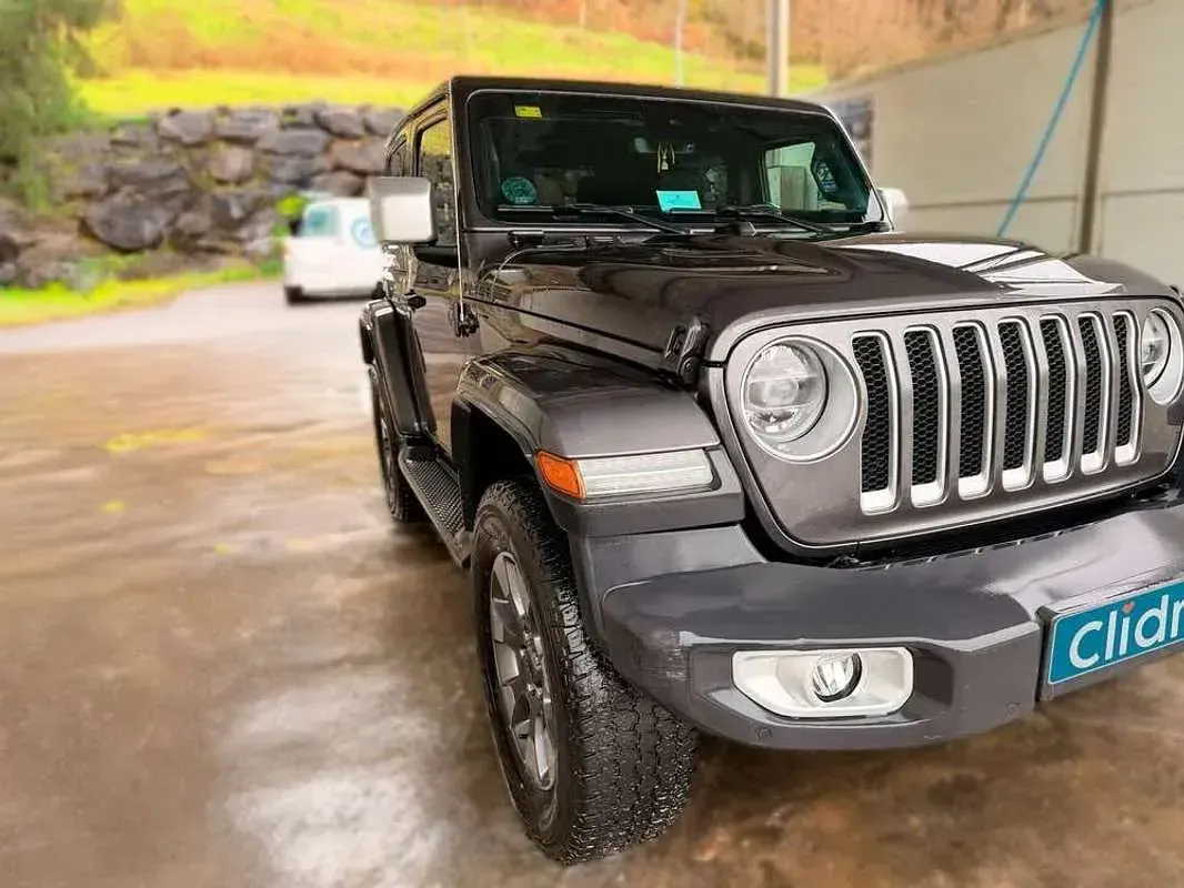 Usado Jeep Wrangler Sahara 268 CV (197 kW) 2020 Negro SUV
