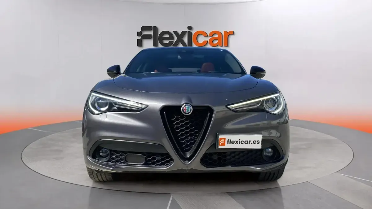Usado Alfa Romeo Stelvio Veloce 211 CV (155 kW) 2022 Gris SUV