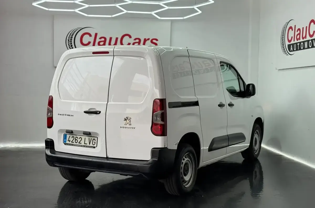 Usado Peugeot Partner Premium 100 CV (73 kW) 2022 Blanco Monovolumen