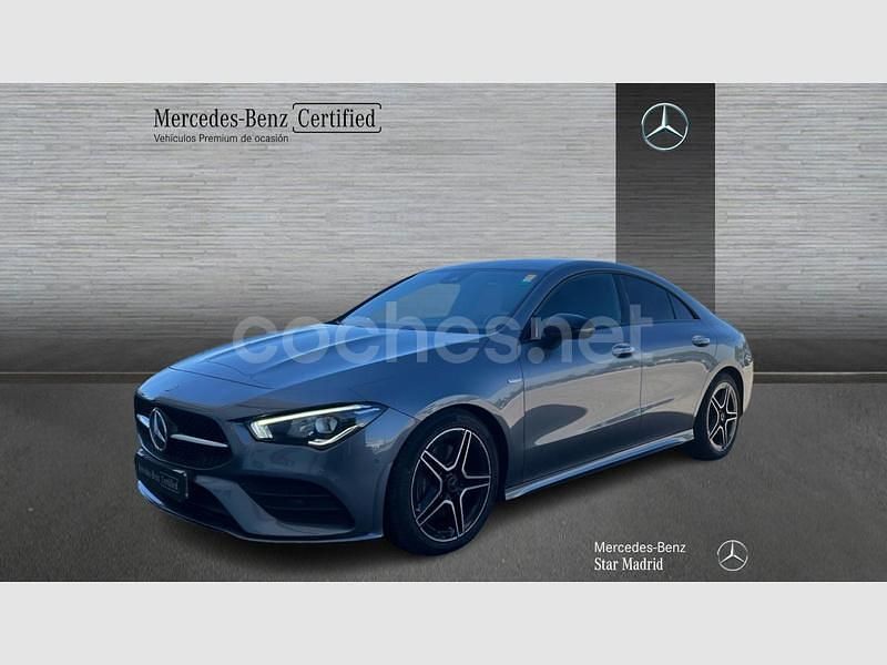 Gris / plata (símil de cuero artico / microfibra... Usado 2021 Mercedes 200 Utilitario | 31.990 € (Un poco caro) - Imagen 1/3