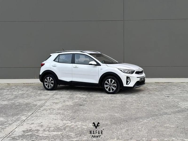 Usado Kia Stonic 84 HP (61 kW) 2023 Branco SUV