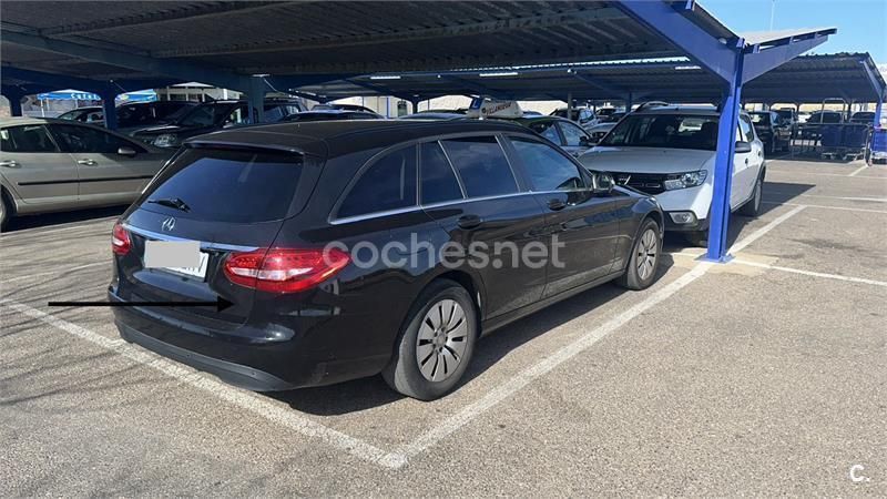 Usado Mercedes C220 170 CV (125 kW) 2014 Negro Familiar