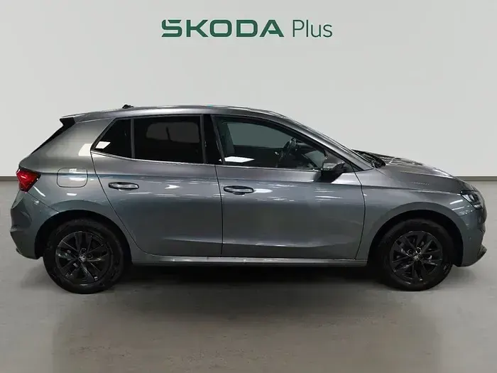 Usado Skoda Fabia Selection 95 CV (69 kW) 2025 Gris Utilitario