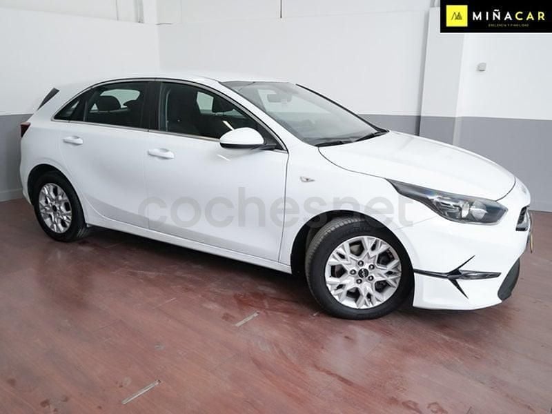 Usado Kia Ceed 120 CV (88 kW) 2023 Blanco Utilitario