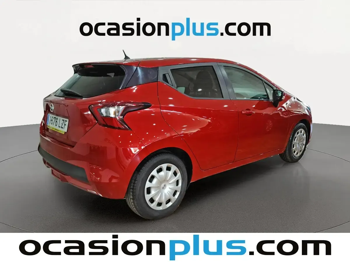 Usado Nissan Micra Acenta 92 CV (67 kW) 2022 Rojo Utilitario