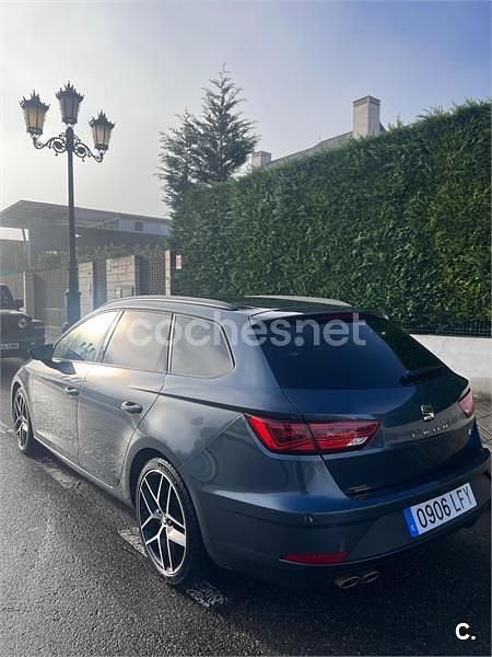 Usado Seat Leon ST FR 150 CV (110 kW) 2020 Gris / plata Familiar