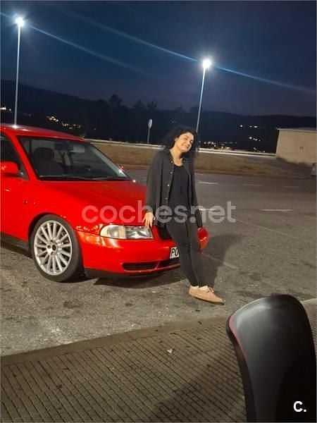 Usado Audi A4 130 CV (95 kW) 2004 Rojo Familiar