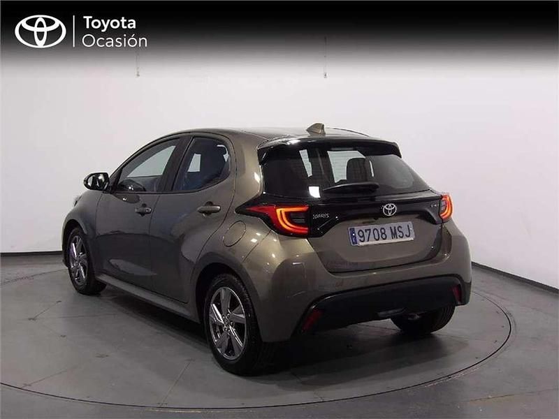 Usado Toyota Yaris Hybrid Active 116 CV (85 kW) 2024 Negro Utilitario
