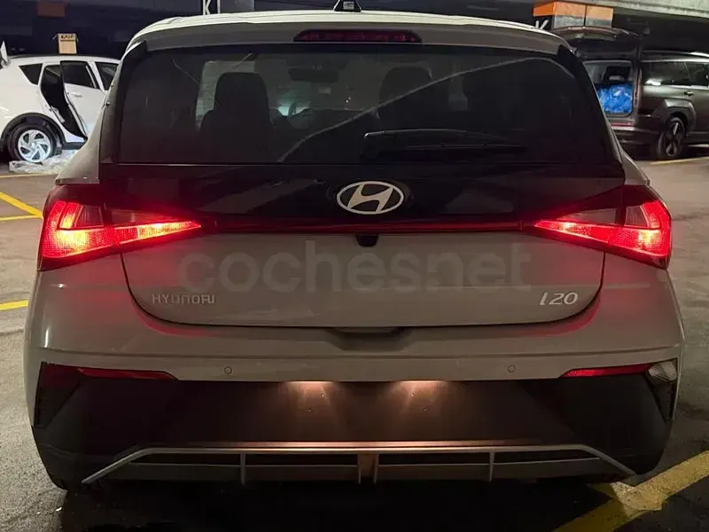 Nuevo Hyundai i20 79 CV (58 kW) 2025 Gris / plata Utilitario