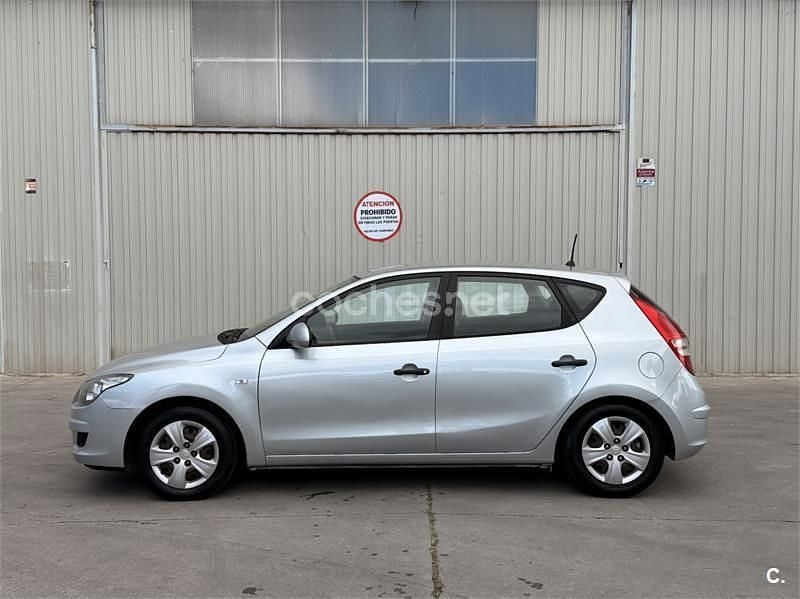 Usado Hyundai i30 Classic 90 CV (66 kW) 2010 Gris / plata Berlina