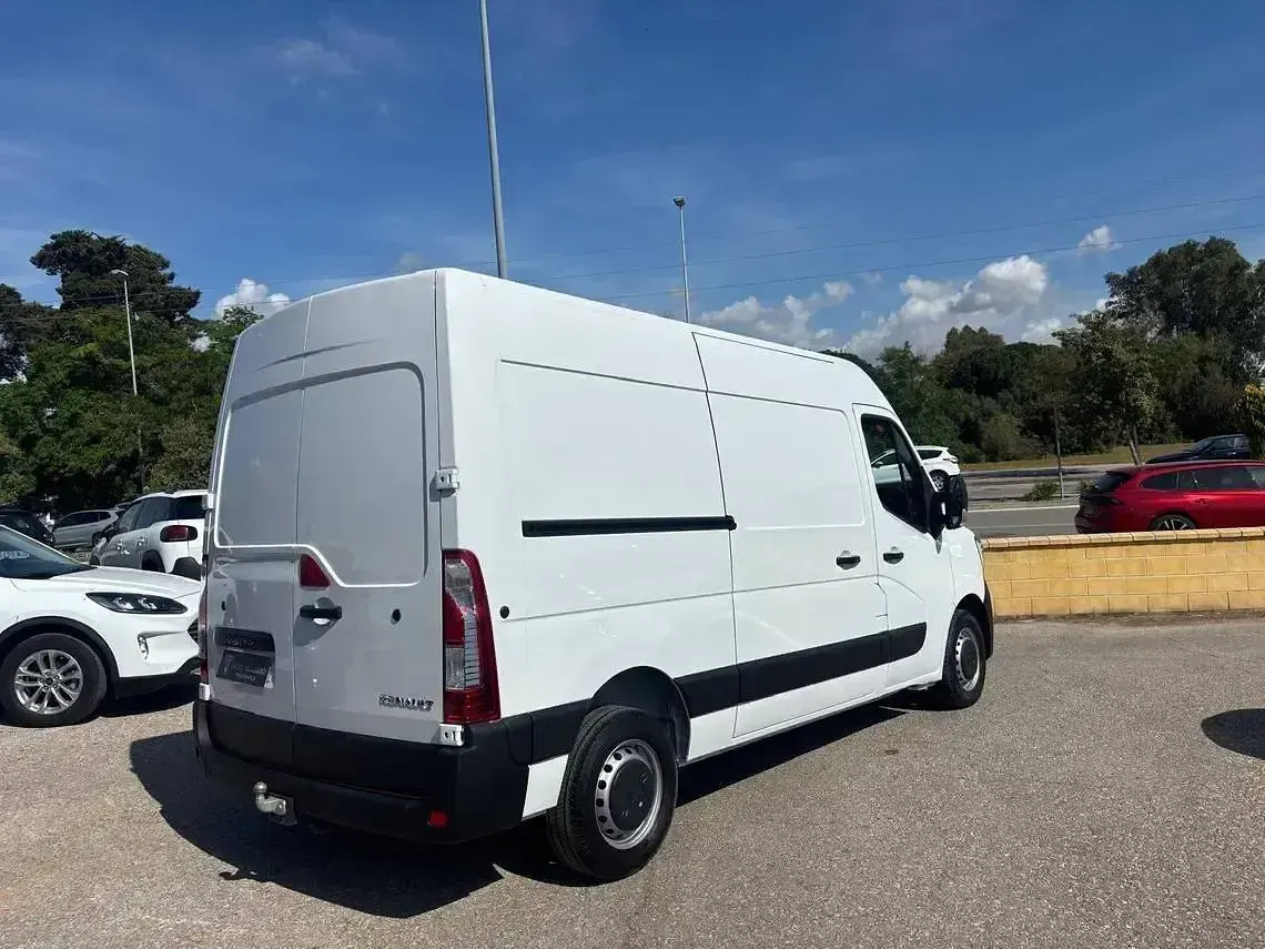 Usado Renault Master 135 CV (99 kW) 2021 Blanco Monovolumen