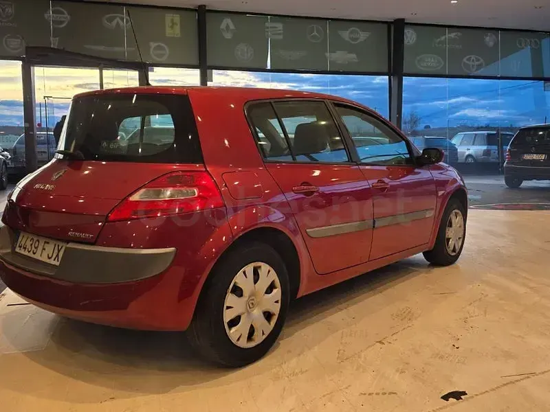Usado Renault Mégane Authentique 105 CV (77 kW) 2008 Granate Berlina