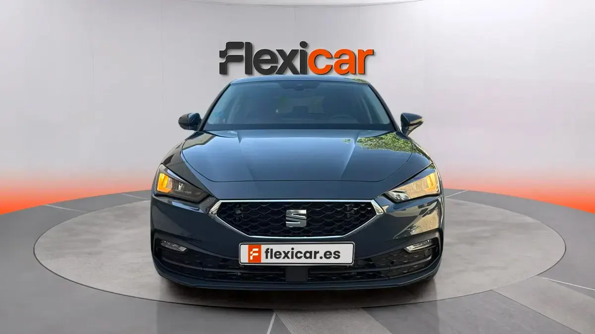 Usado Seat Leon Style 116 CV (85 kW) 2025 Gris Berlina