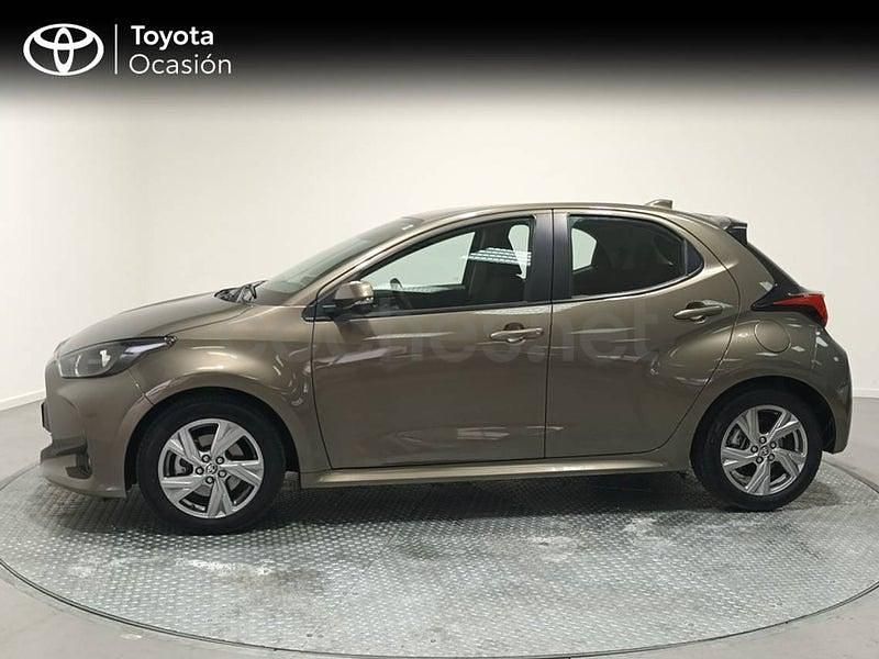 Usado Toyota Yaris Hybrid Active 116 CV (85 kW) 2024 Marrón Berlina