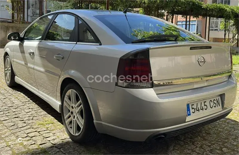 Usado Opel Vectra GTS 125 CV (91 kW) 2004 Gris / plata Berlina