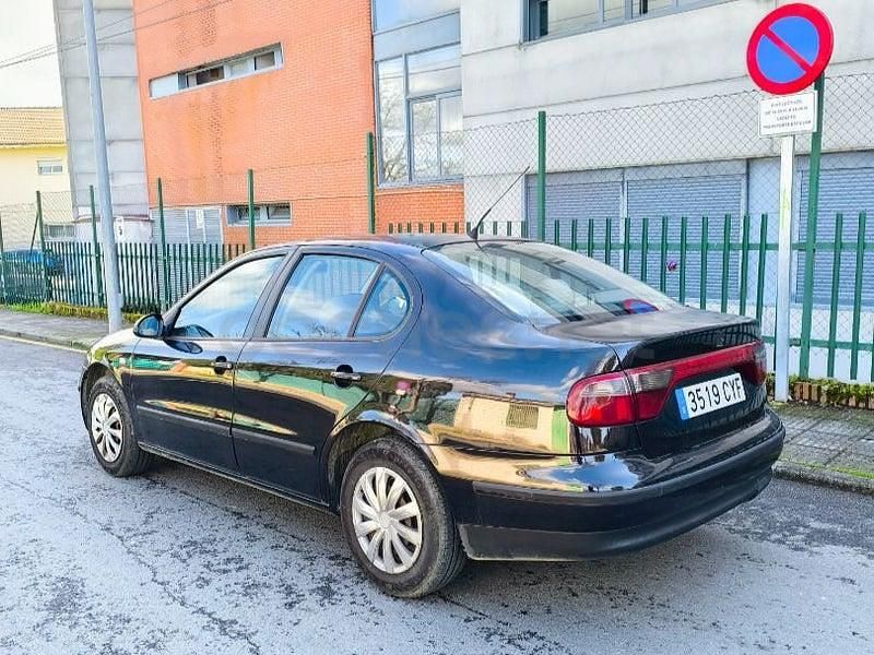 Usado Seat Toledo Sport 110 CV (80 kW) 2004 Negro Berlina