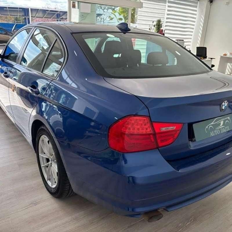 Usado BMW 318 143 CV (105 kW) 2010 Azul Familiar