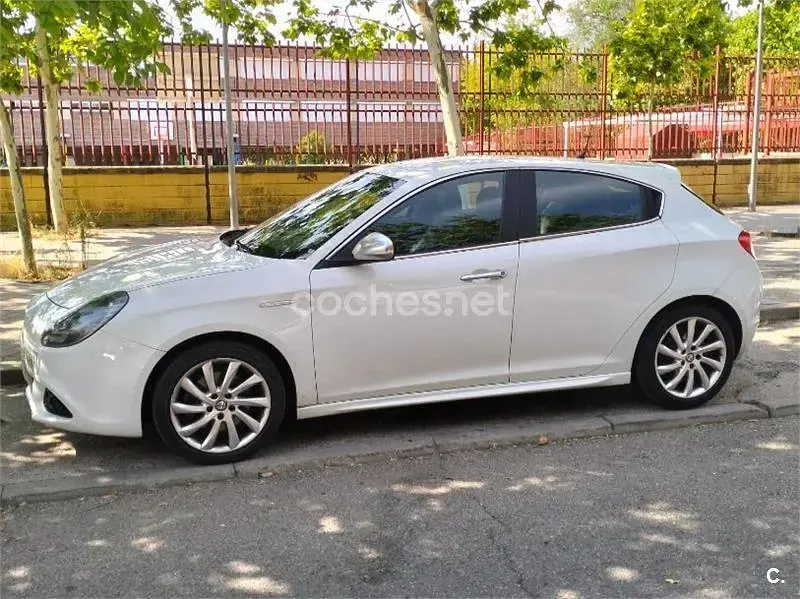 Usado Alfa Romeo Giulietta 170 CV (125 kW) 2011 Blanco Utilitario