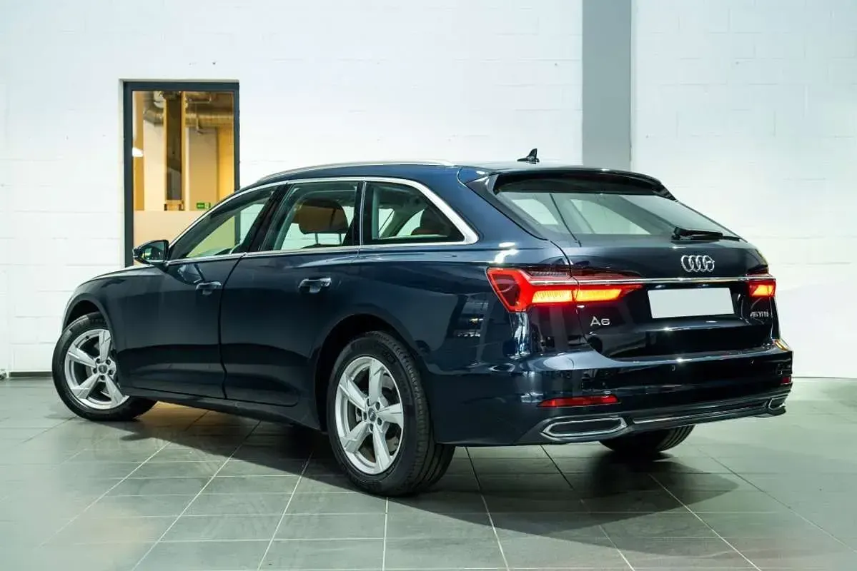 Usado Audi A6 Sport 245 CV (180 kW) 2021 Azul Berlina