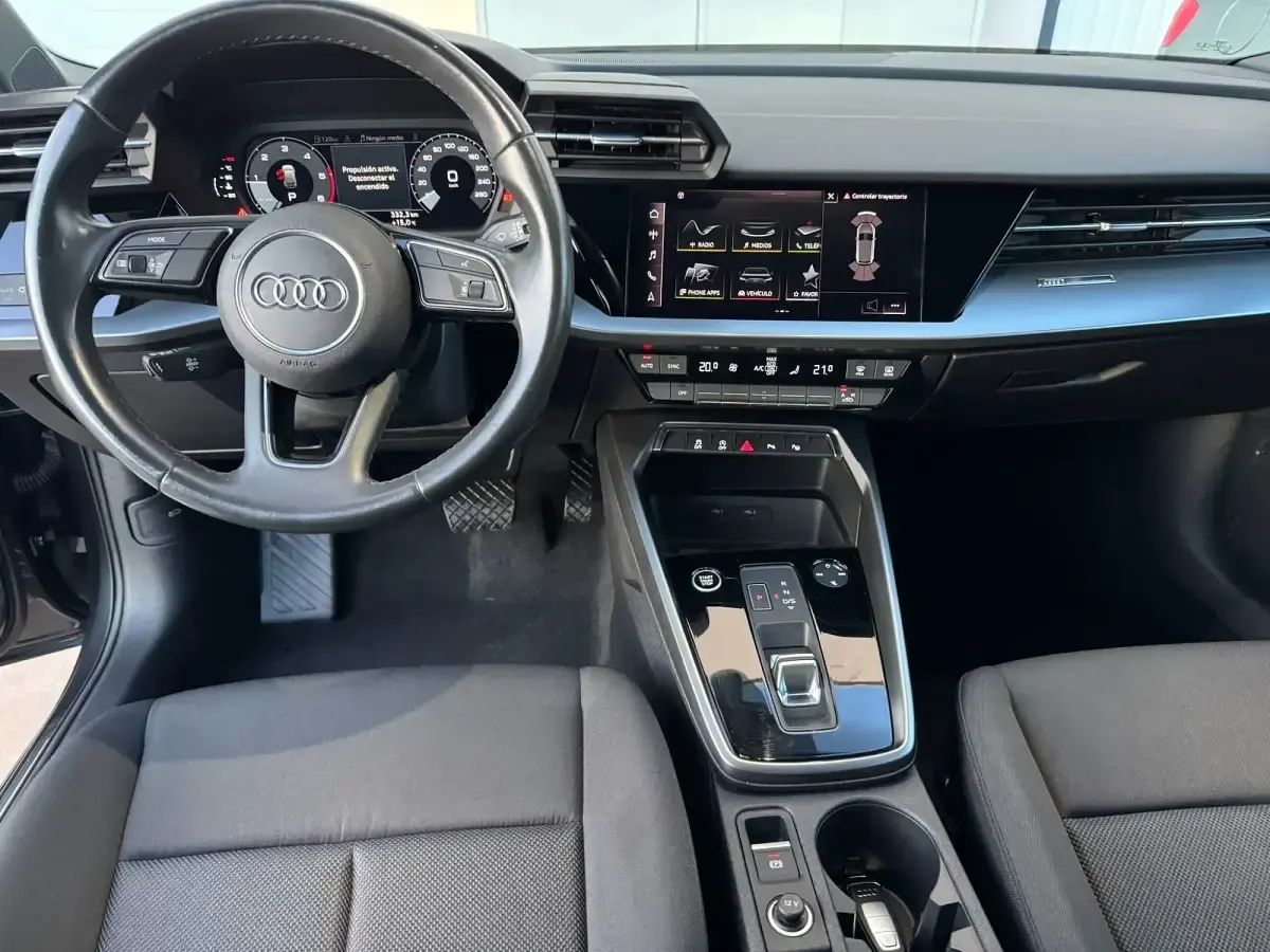 Usado Audi A3 150 CV (110 kW) 2020 Gris Berlina