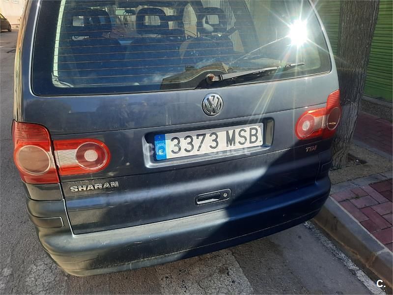Usado VW Sharan Comfortline 115 CV (84 kW) 2005 Gris / plata Monovolumen