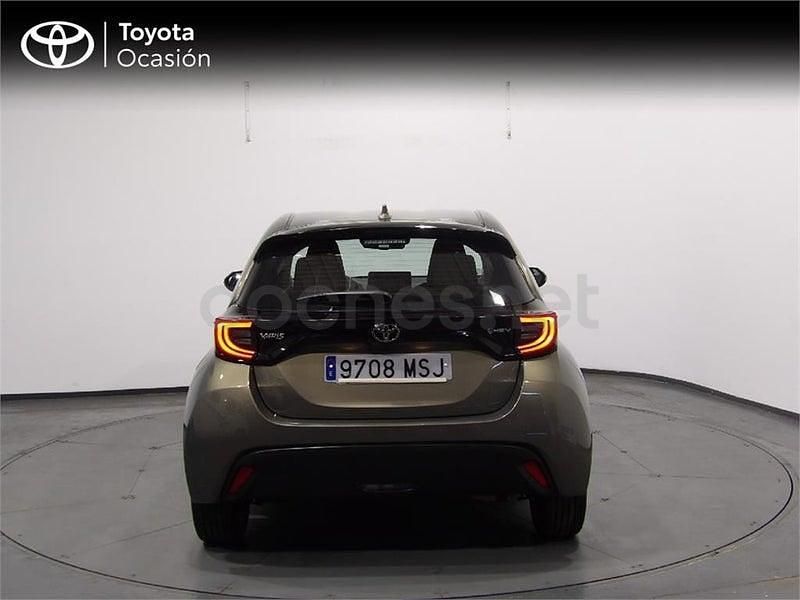 Usado Toyota Yaris Hybrid Active 116 CV (85 kW) 2024 Negro Berlina