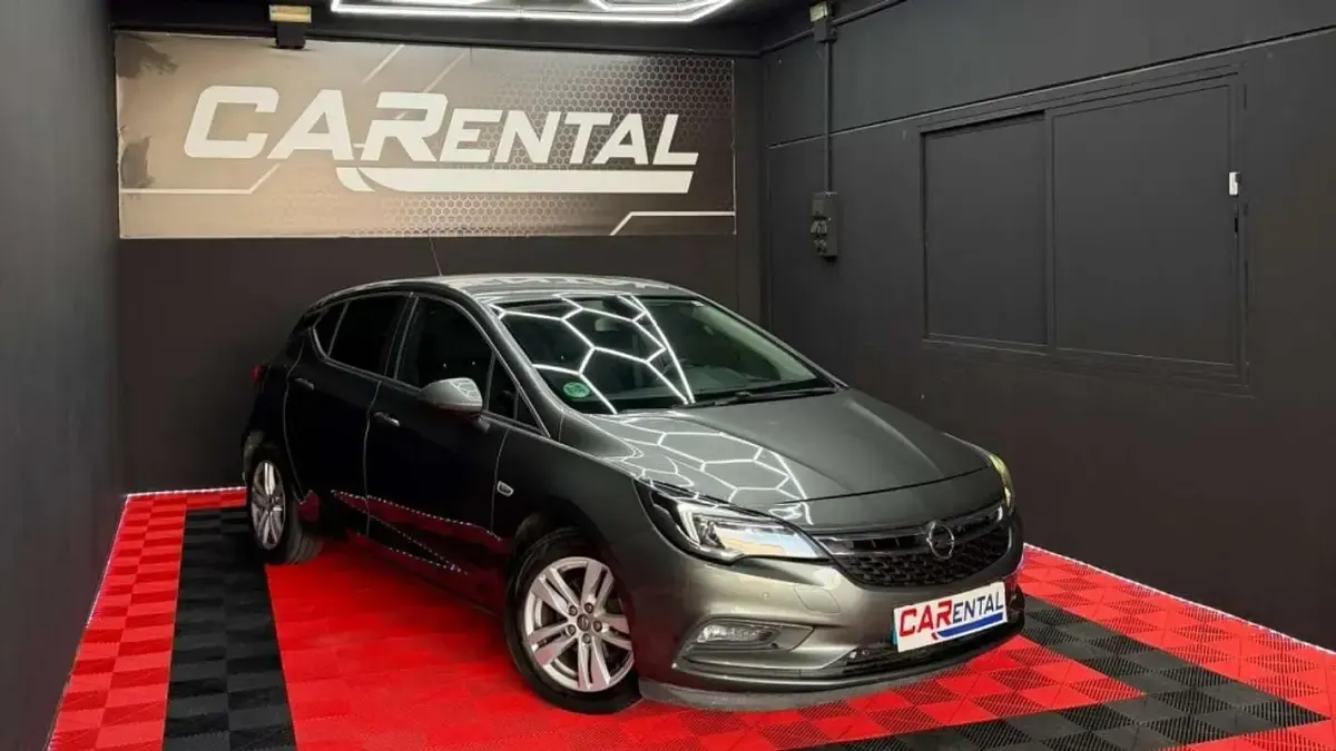 Usado Opel Astra Business 110 CV (80 kW) 2018 Gris Utilitario
