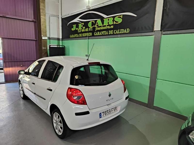 Usado Renault Clio II Authentique 86 CV (63 kW) 2007 Blanco Utilitario