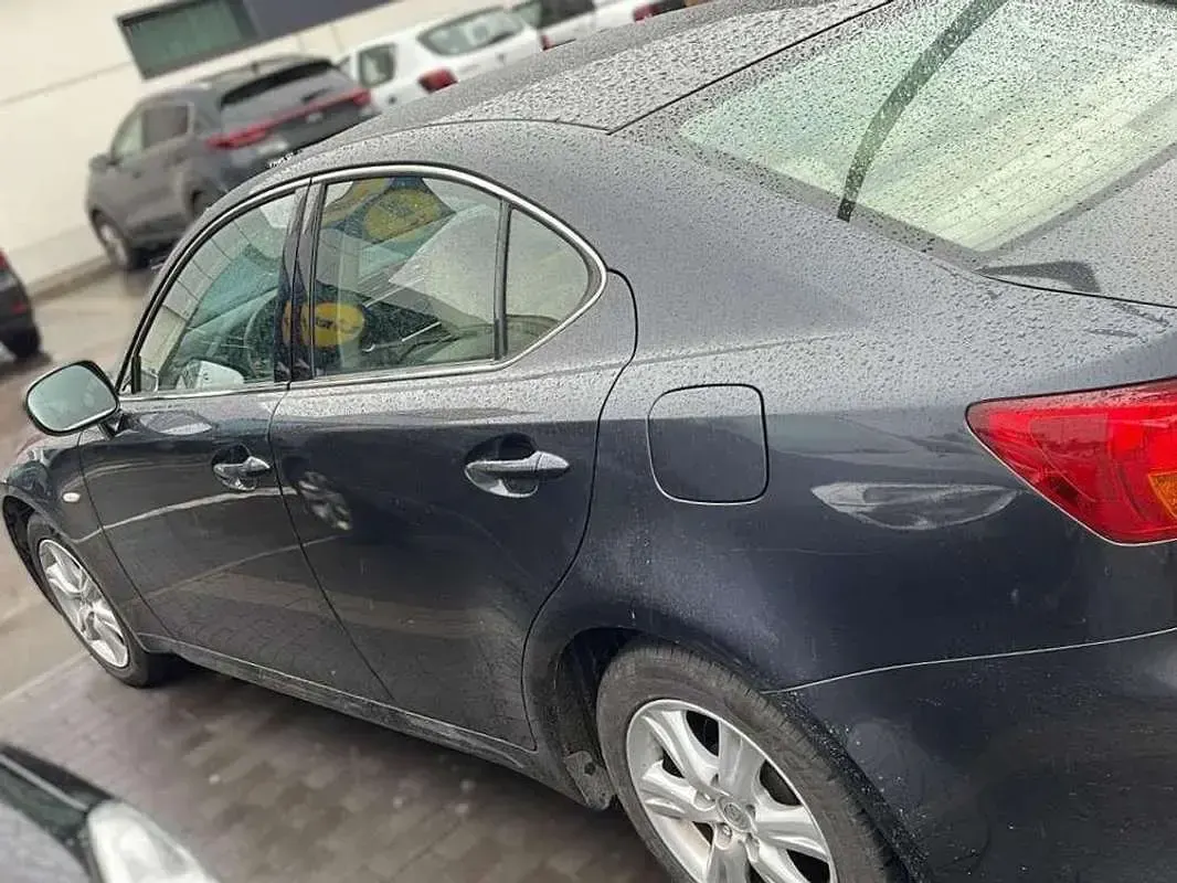 Usado Lexus IS220d Luxury Line 177 CV (130 kW) 2006 Gris Berlina