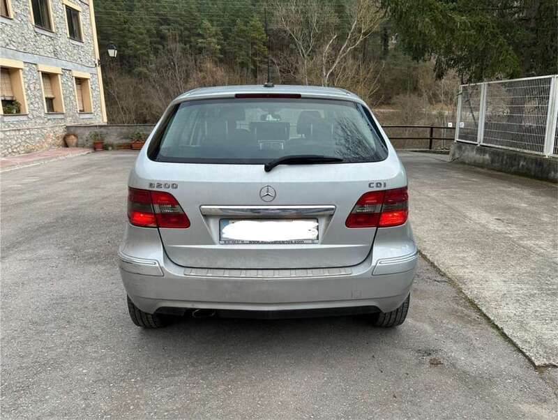 Usado Mercedes B200 140 CV (102 kW) 2009 Plateado Monovolumen