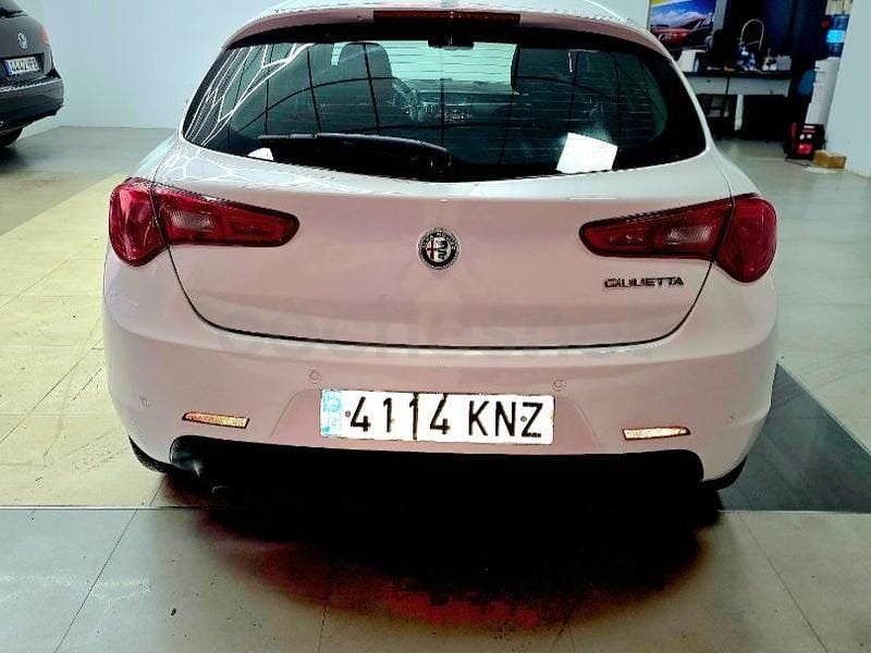 Usado Alfa Romeo Giulietta Super 120 CV (88 kW) 2018 Blanco Utilitario