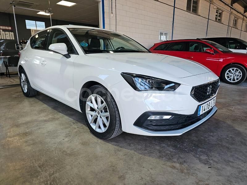Usado Seat Leon Reference 115 CV (84 kW) 2021 Blanco Berlina