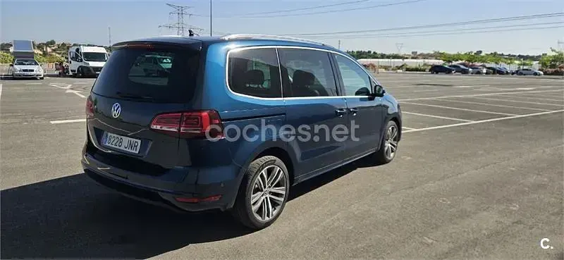 Usado VW Sharan Sportline 184 CV (135 kW) 2016 Azul Monovolumen