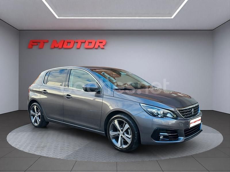 Gris / plata Usado 2018 Peugeot 308 Allure Berlina | 11.499 € (Un poco caro) - Imagen 1/4