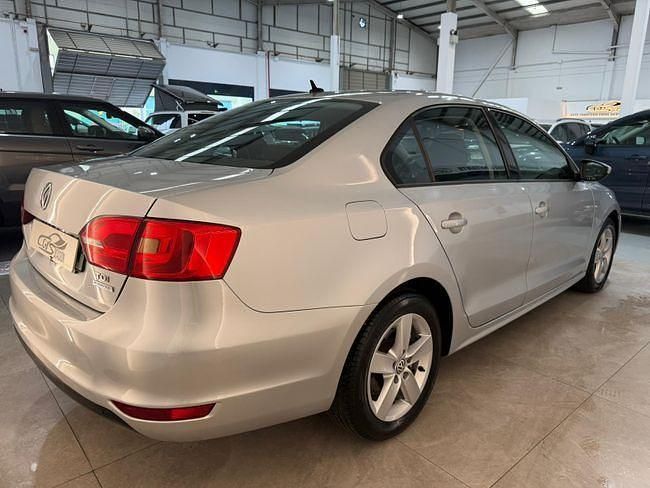Usado VW Jetta Advance 110 CV (80 kW) 2011 Gris Berlina