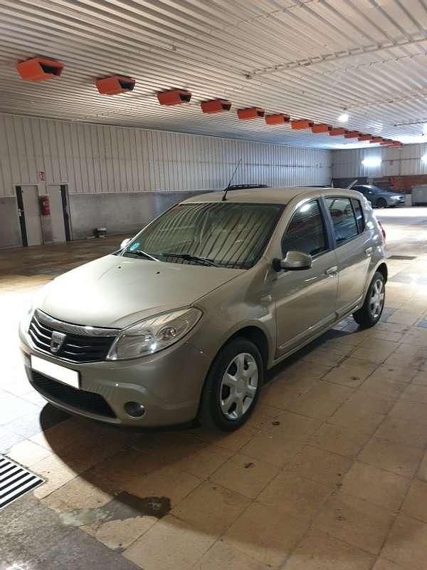 Usado Dacia Sandero Ambiance 87 CV (63 kW) 2008 Beige Utilitario