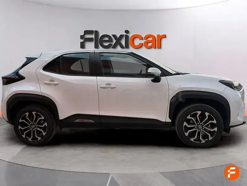 Usado Toyota Yaris Cross Active 116 CV (85 kW) 2022 Blanco SUV