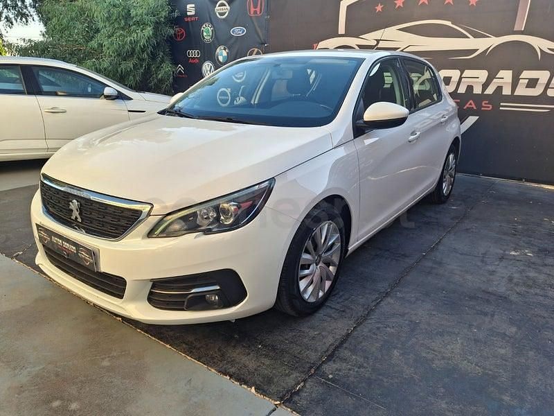 Usado Peugeot 308 Active 100 CV (73 kW) 2018 Blanco Berlina